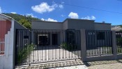 CASA COM PISCINA 04 VAGAS GARAGEM